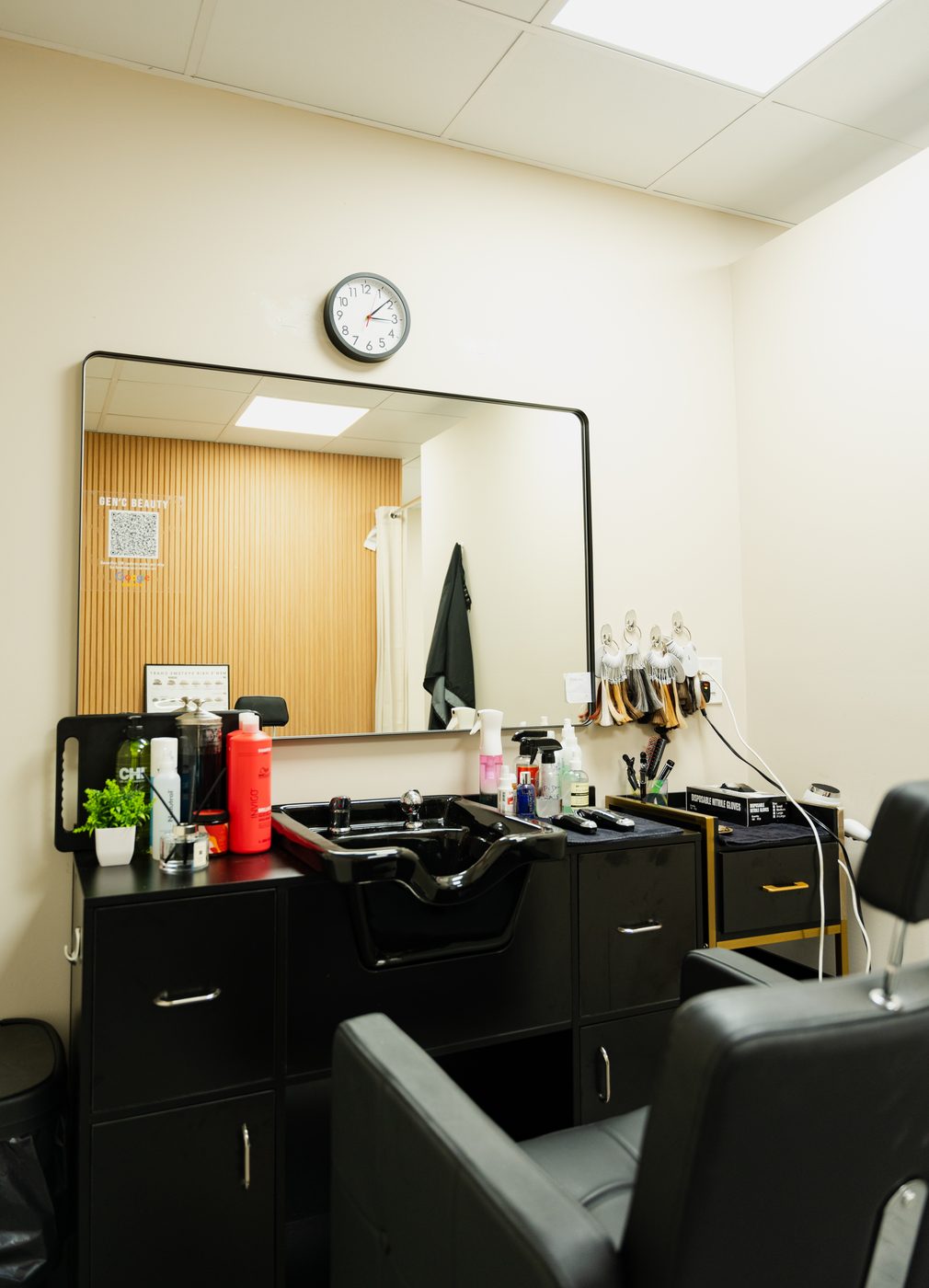 Wash station inside the Gen'C Pembroke Pines salon